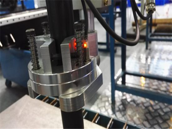 Въглеродна стомана от неръждаема стомана рязане CNC плазма машина